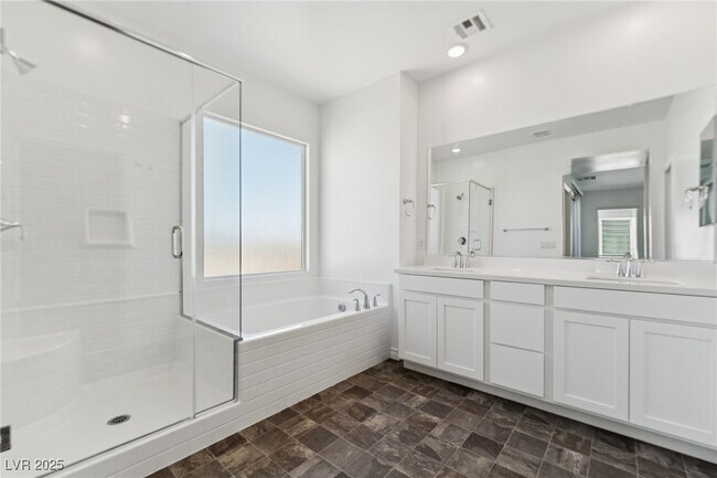 Foto del edificio - 6860 Chargehand Ave