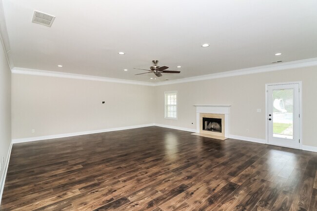 Foto del edificio - Elegant 4-Bed Home in Douglasville, GA