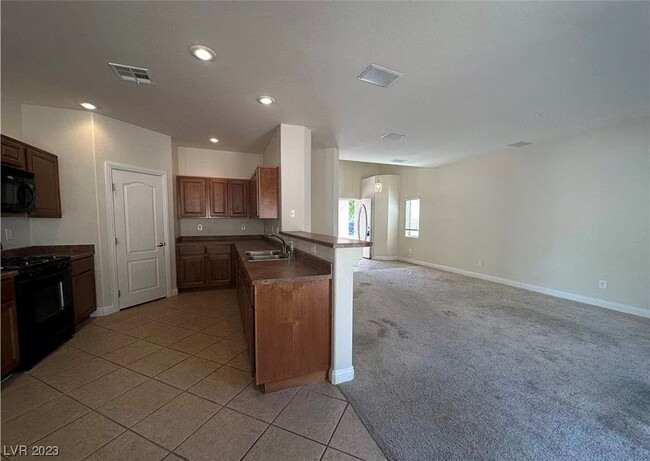 Building Photo - 9351 Pinewood Ridge St