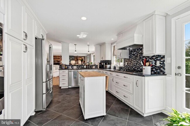 Foto del edificio - 2416 Stratton Dr