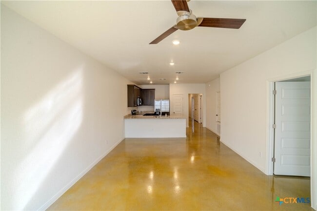 Building Photo - 907 Switchgrass Dr