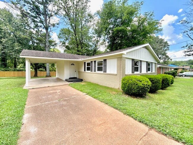 Foto del edificio - 3130 Tucker Dr NW