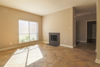 Building Photo - 2025 Augusta Dr