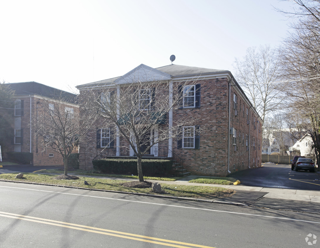 Foto del edificio - Courtland Glen Cooperative Apartments