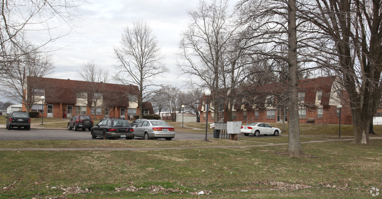 Alderman Garden Apartments - Pleasant View