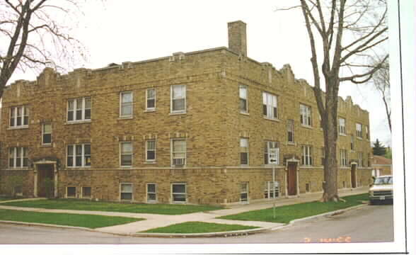 Primary Photo - 13 UNITS /// BELMONT CRAGIN