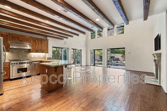 Building Photo - 175 Villaggio W