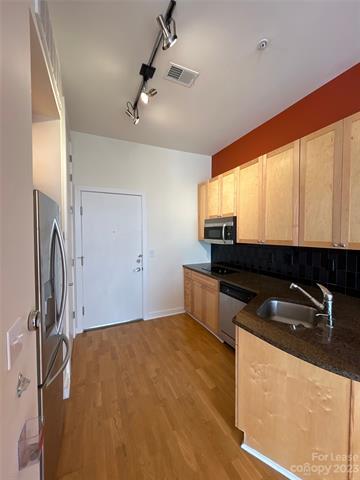 Foto del edificio - 525 E 6th St