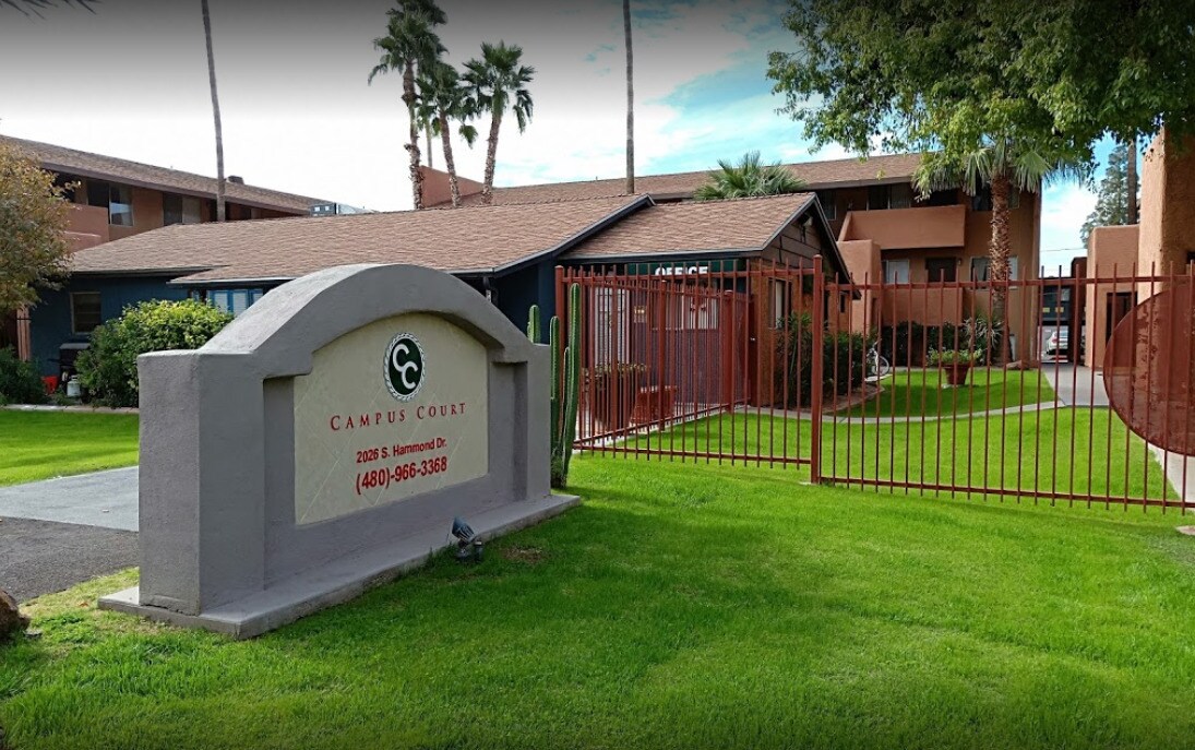 Urbana on Broadway Apartments in Tempe, AZ