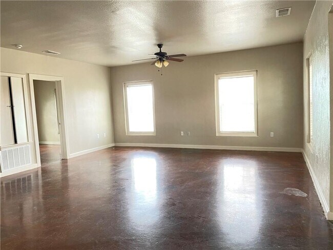 Foto del edificio - 3340 Dacy Ln