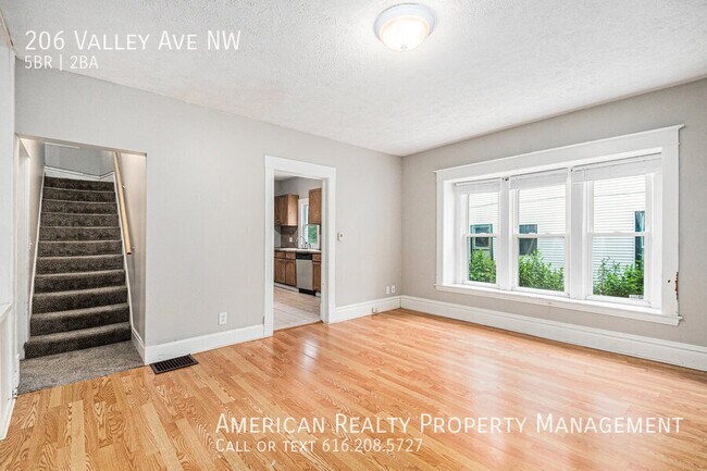 Foto del edificio - 206 Valley Ave NW
