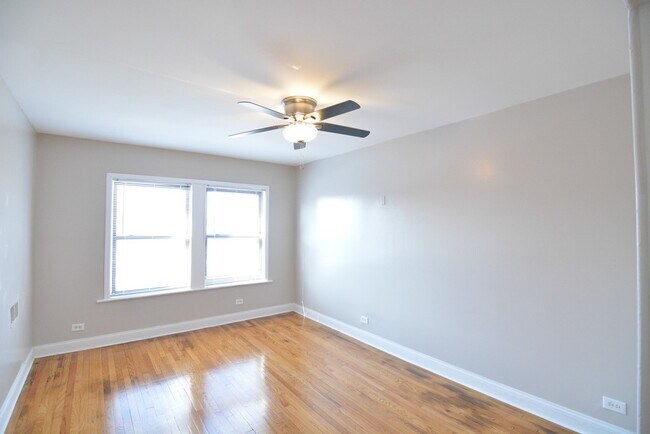Foto del edificio - 3247 N Damen Ave