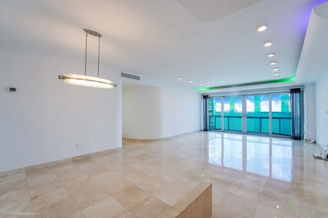 Foto del edificio - Stunning Waterfront Living in South Brickell