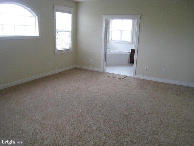 Building Photo - 14273 Catbird Dr
