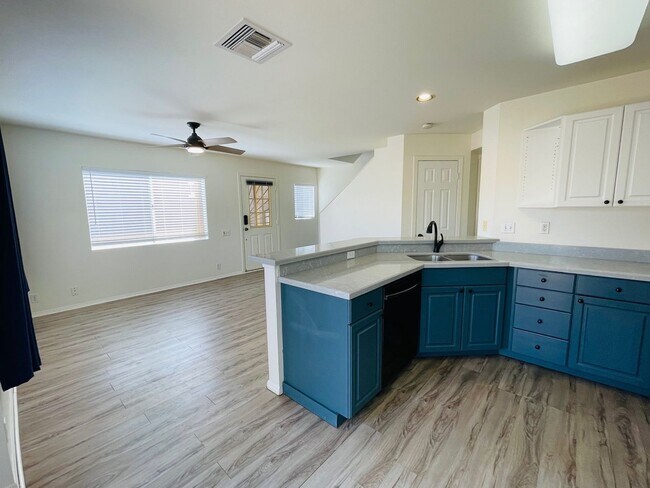 Foto del edificio - Partly Furnished 3-bedroom, 2.5-bath home, in Las Brisas in Ewa By Gentry