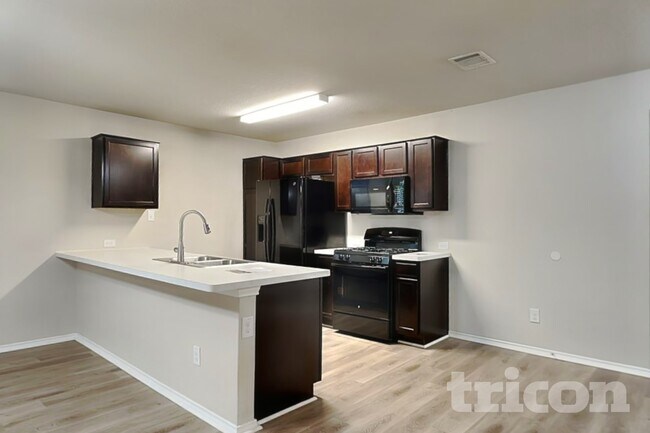 Foto del edificio - 9727 Marbach Hl