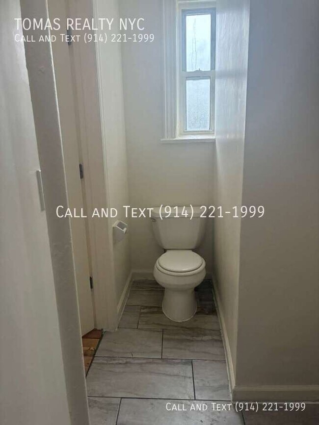 Building Photo - 506 S Broadway-4A