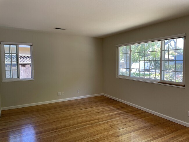 Foto del edificio - 2512 Glade Dr