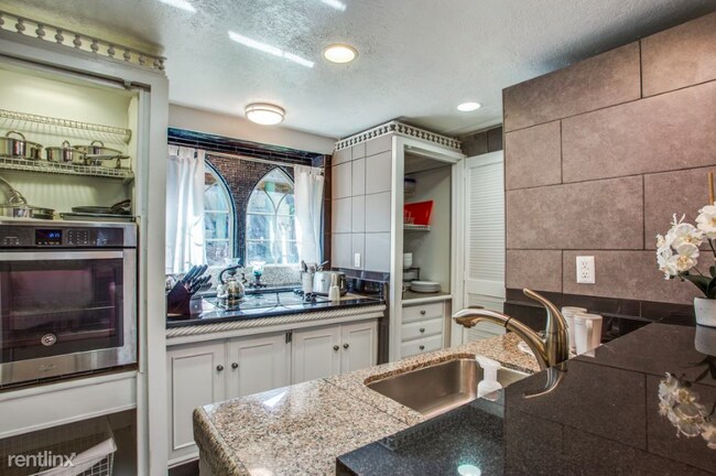 Foto del edificio - 1 br, 1 bath House - 4416 N. Hall Street