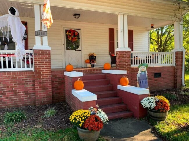 Foto del edificio - 1148 Fieldcrest Rd