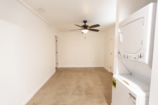 Building Photo - 834 N 13th Ave