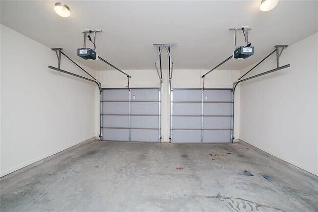 Building Photo - 5570 Lightheart Ct