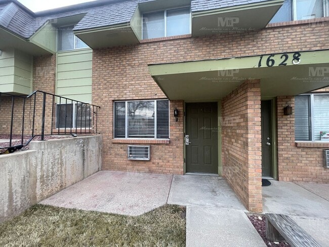 Building Photo - 1628 Azalea Dr