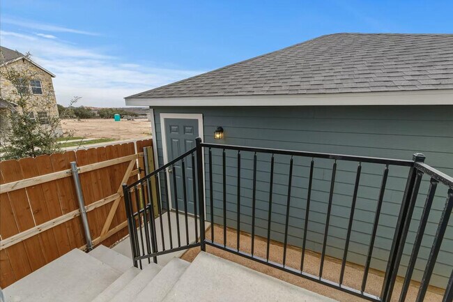 Foto del edificio - 5900 Whisper Crk Dr