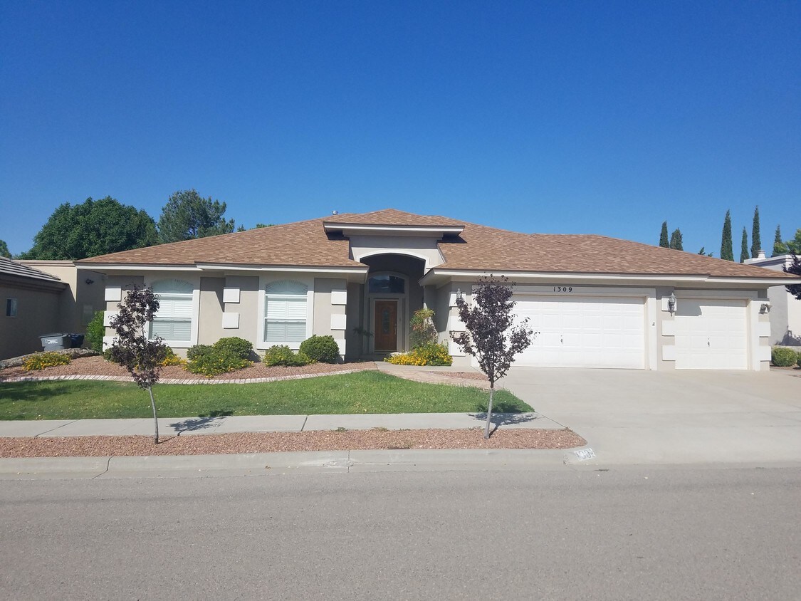 Primary Photo - 1309 Desert Canyon Dr