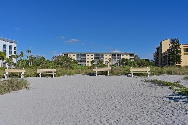 Foto del edificio - 8630 Midnight Pass Rd