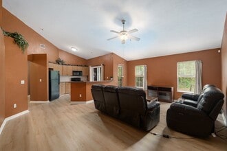 Building Photo - 4215 SW 31st Dr