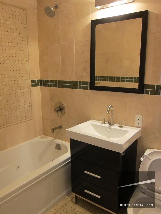 Foto del edificio - 2704 Hoyt Ave S