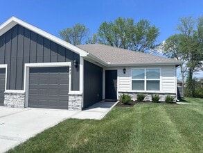 Building Photo - 620-622 Fall Meadow Ln