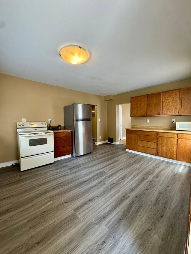 Building Photo - Rochester MN 3 bedrooms, 2 bathrooms, and ...