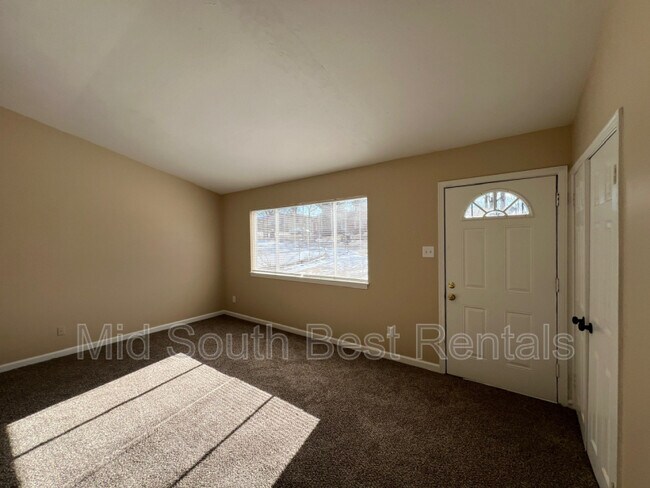 Building Photo - 804 Pawnee Ave