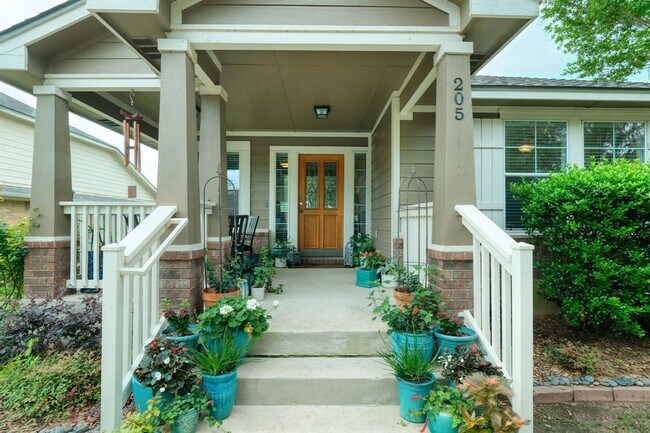 Building Photo - 205 Gila Cliff Dr