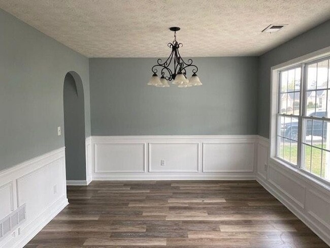 Building Photo - Beautiful Home!