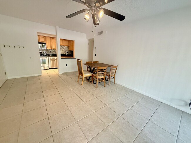 Foto del edificio - 2 bed 2 bath condo in Rosemary's District