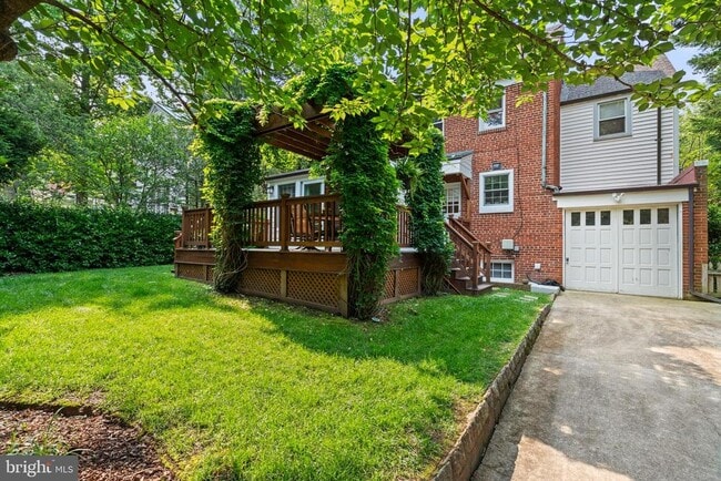 Foto del edificio - 4317 Warren St NW