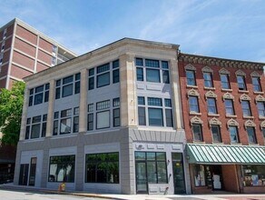 Building Photo - 409 Main St