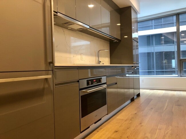 Building Photo - 1 Bedroom Unit at the Nexus Condominiums!