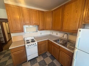Building Photo - 212-214