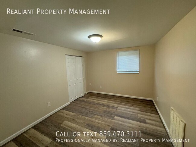 Building Photo - 209 Lakeshore Dr