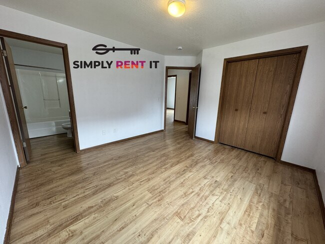 Foto del edificio - 3 Bedroom 2 Bathroom with Internet!