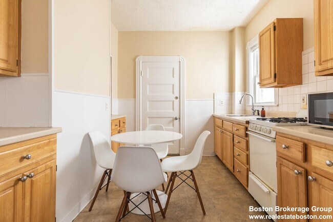 Building Photo - 789 Columbia Rd