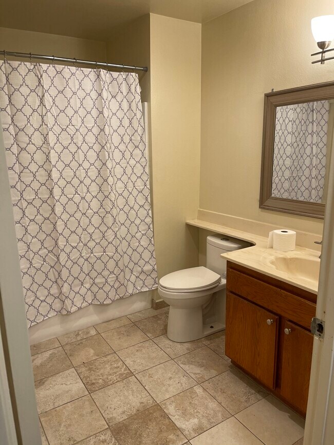 Baño 1 - 320 Fischer St