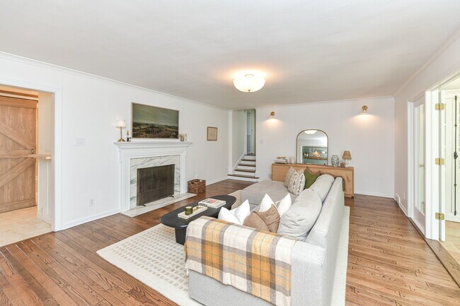 Foto del edificio - 5939 Gladden Dr