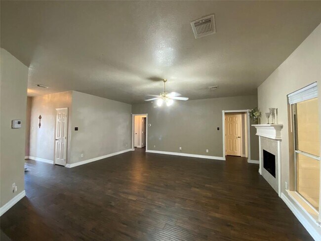 Building Photo - 6203 Sandy Valley Dr