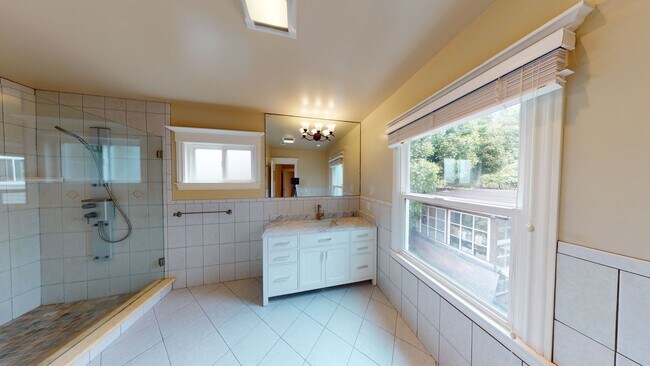 Building Photo - OUTER SUNSET - 3 Bedroom/ 2 Bathroom Flat
