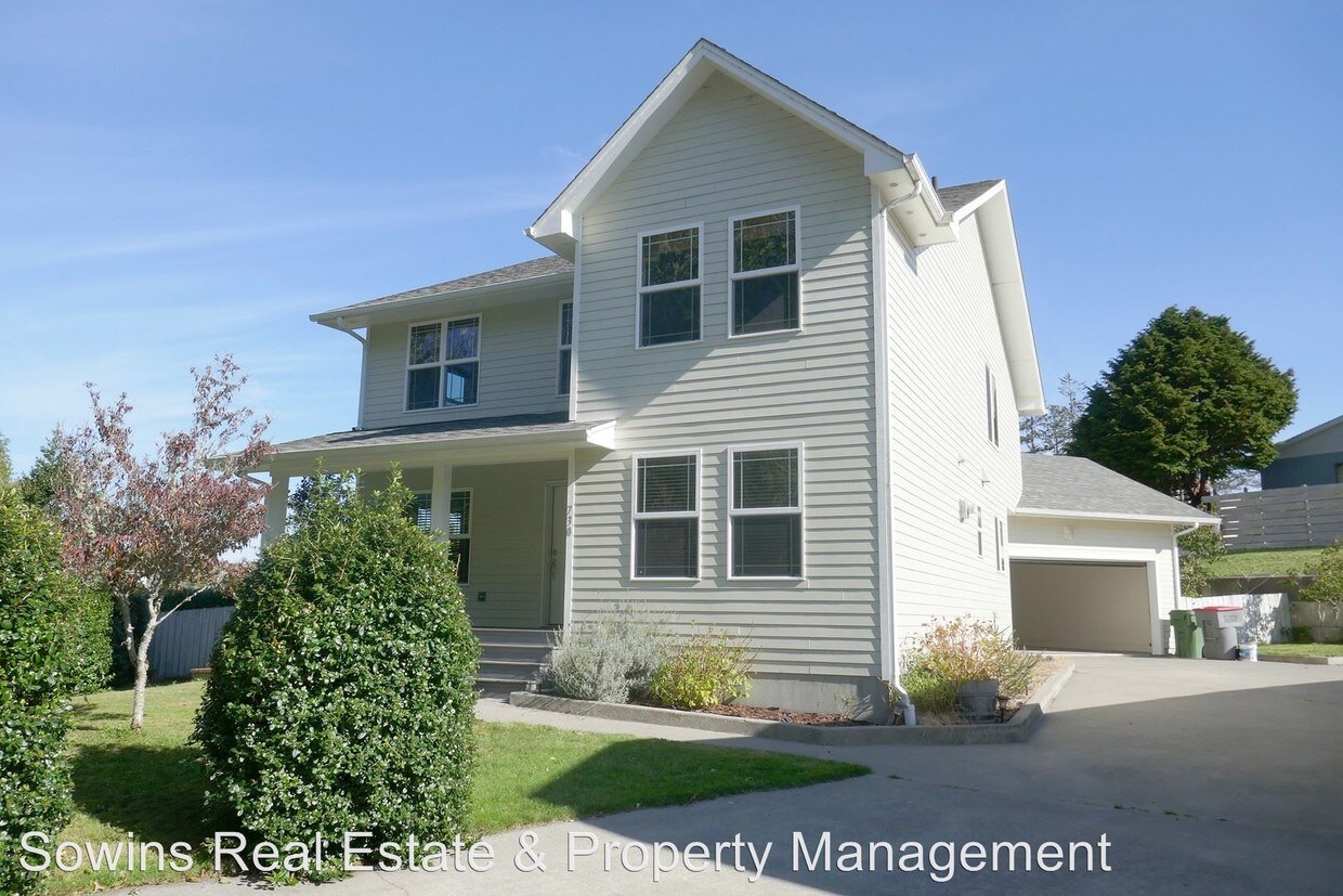 4 br, 2.5 bath House 730 Russell Dr. House Rental in Warrenton, OR